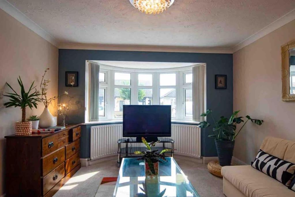 1 Bedroom Self Contained Apartment In Christchurch Winkton Exterior foto